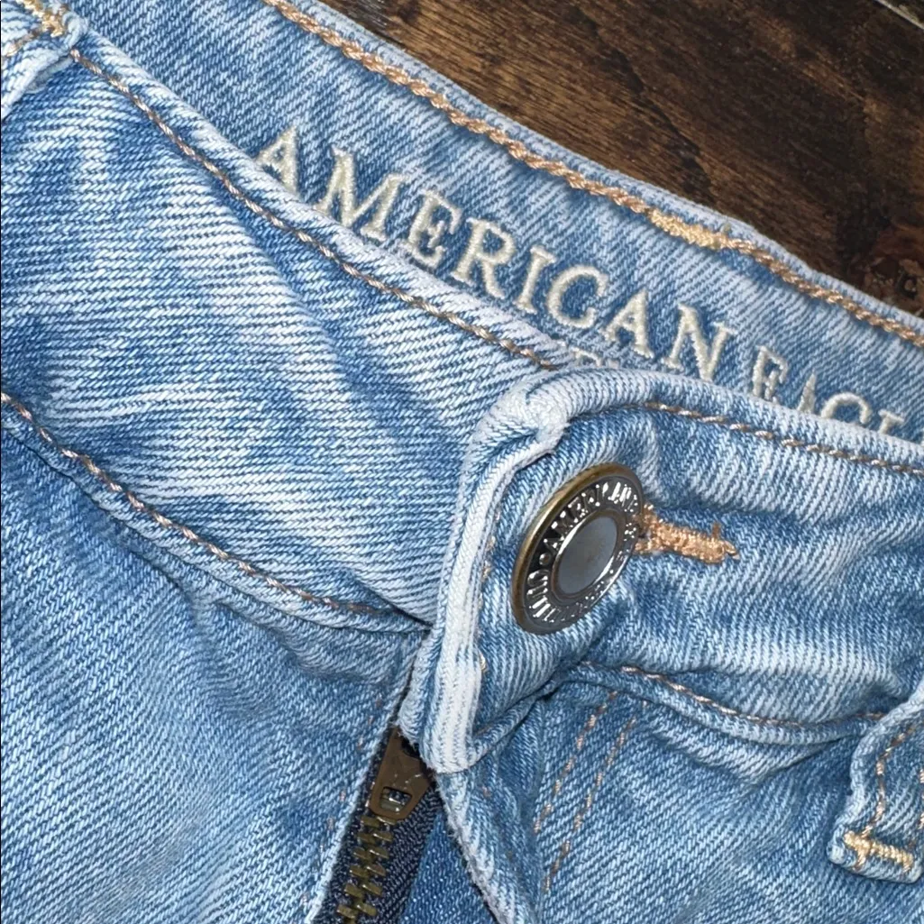 American Eagle Outfitters Blue Distressed Jean tomgirl shortie shorts size 2 - Image 3