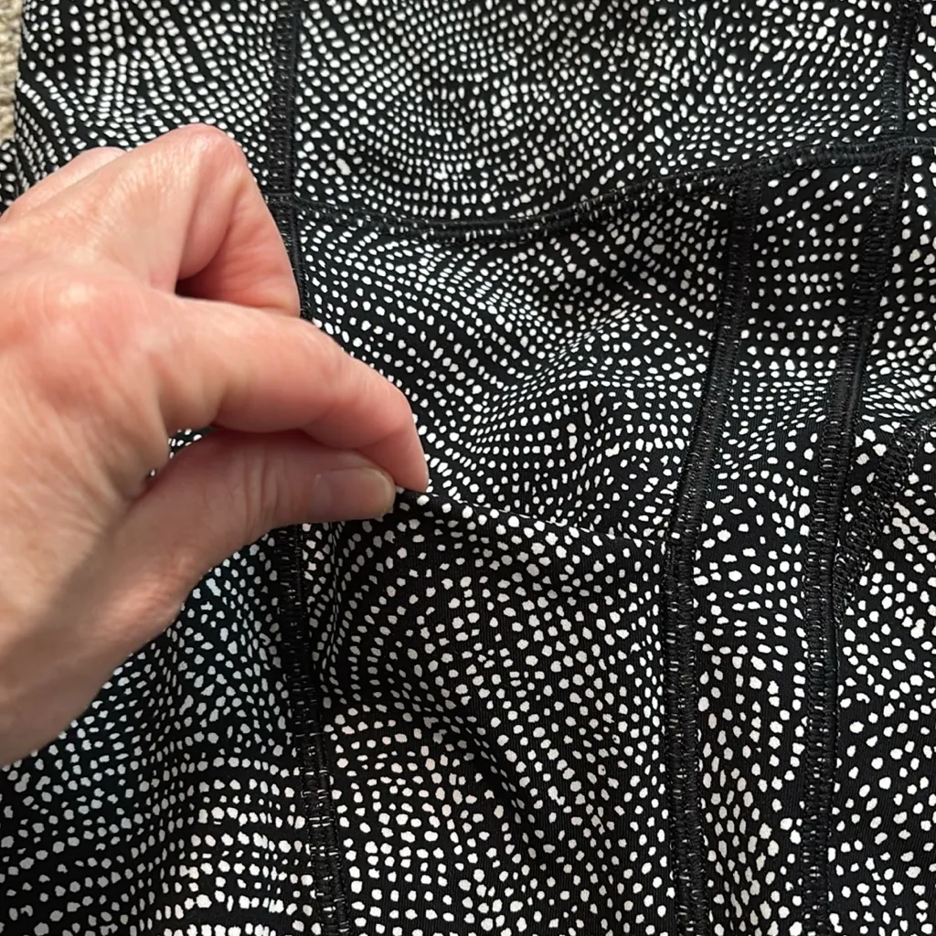 Lululemon Time To Sweat Crop *23" size 6 - Image 4