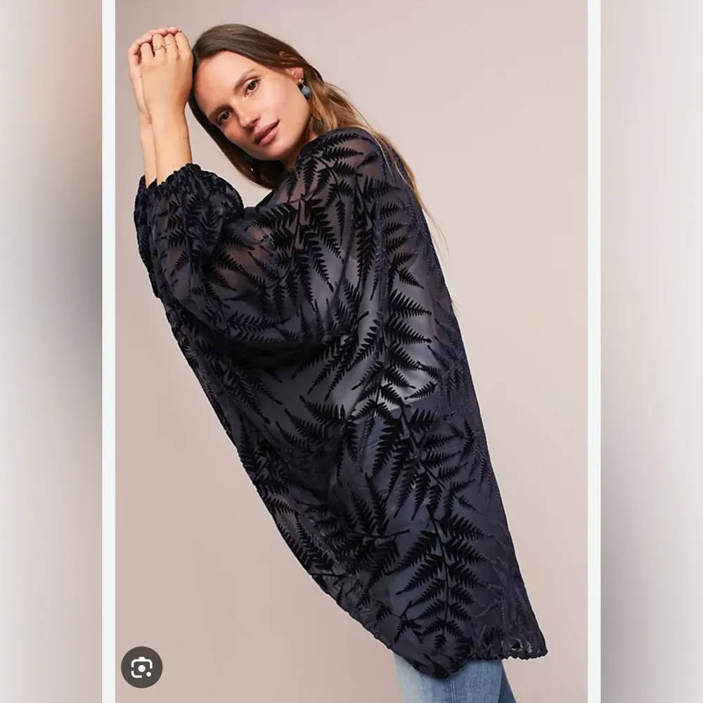 New with tags Anthropologie Velvet Fern Kimono - Image 4