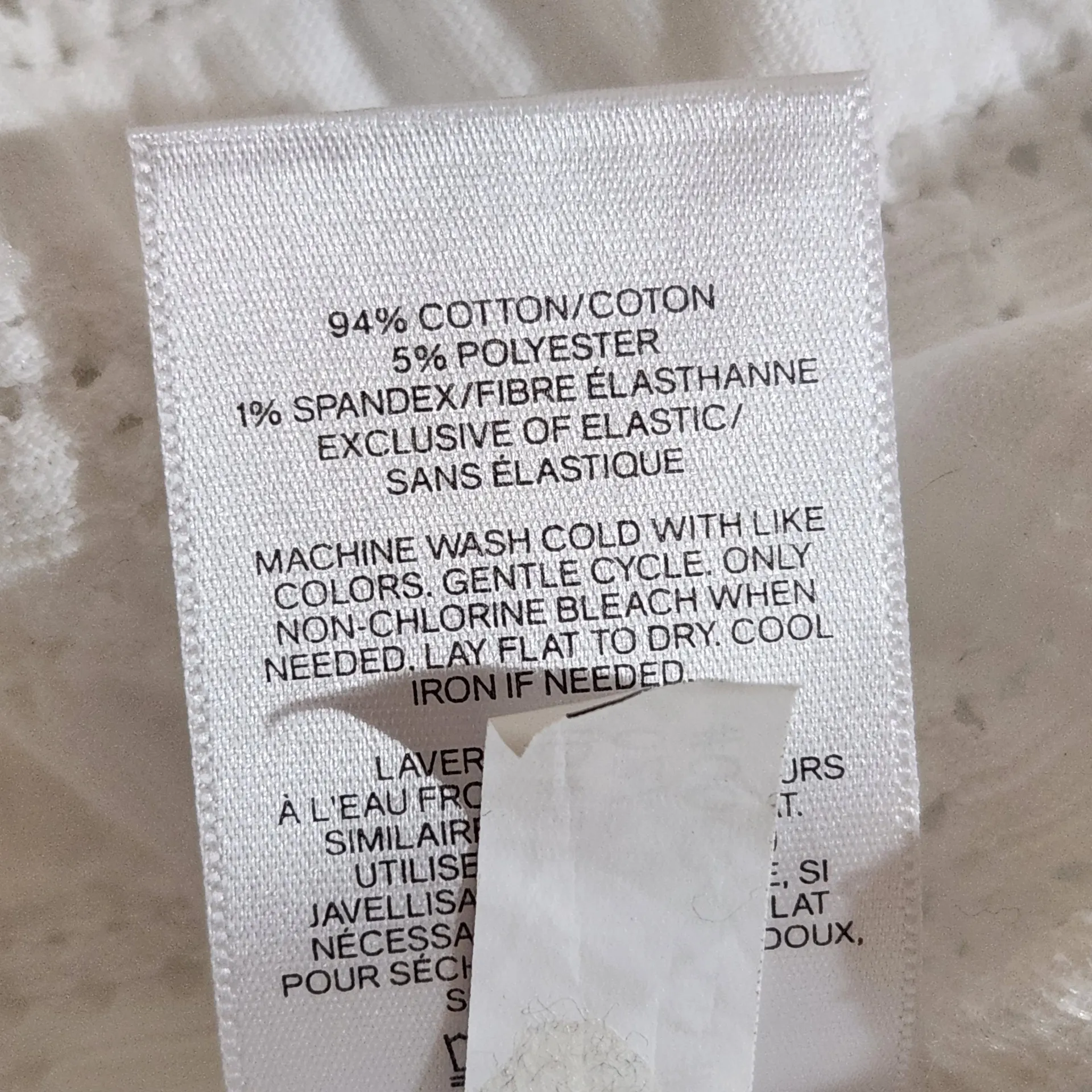 EXPRESS  White Eyelet Top with Puffy Sleeves Size Large - Image 9