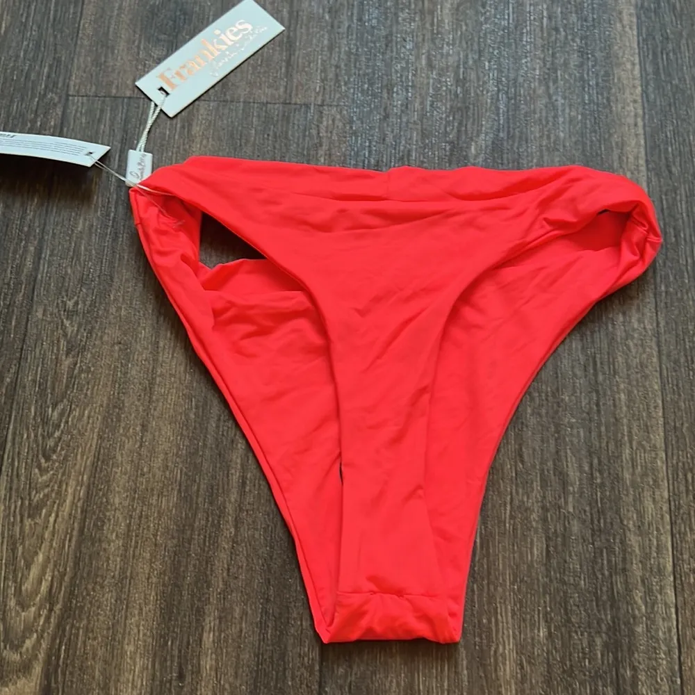 Frankie’s Bea Bottom in Coral - Image 2