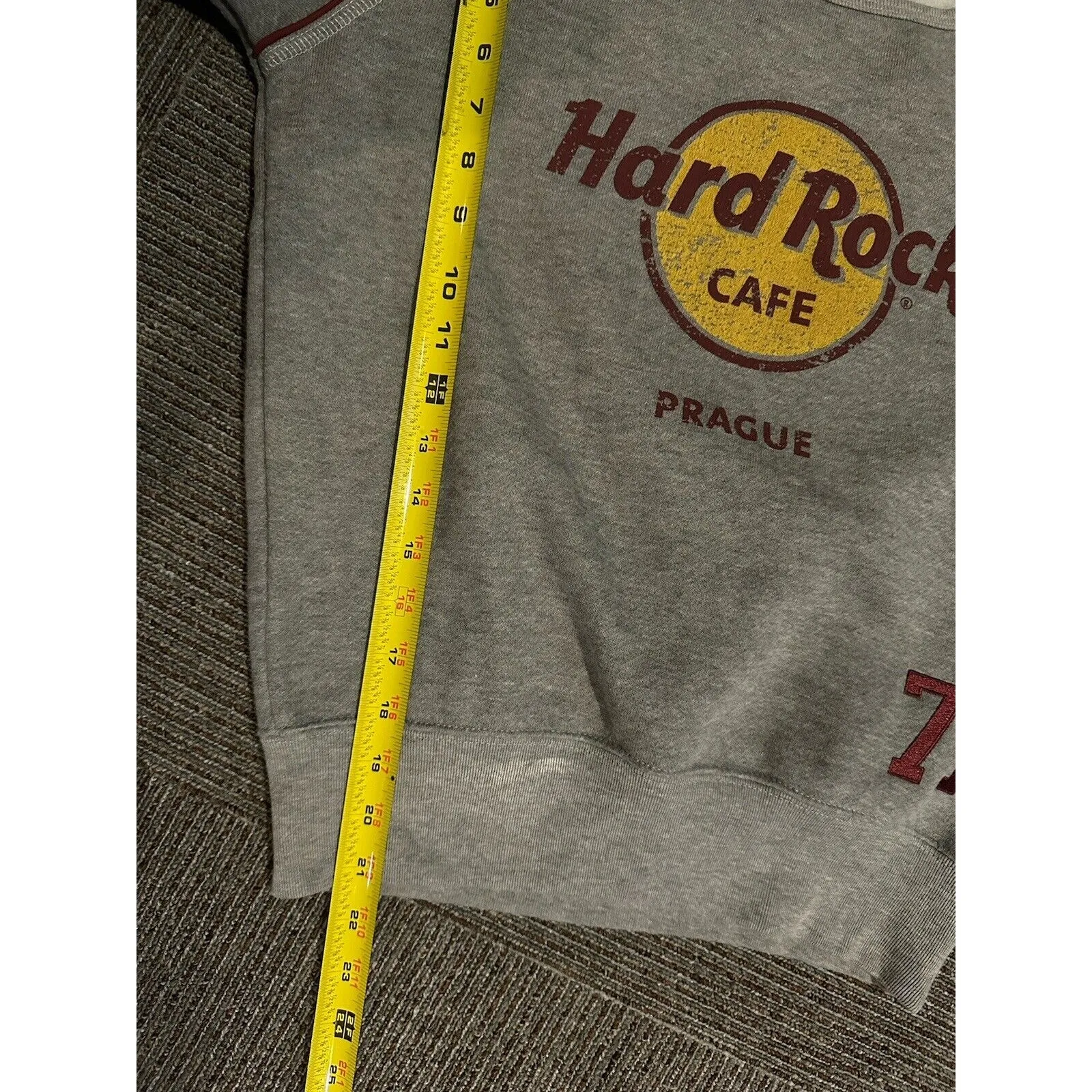 Hard Rock Cafe Sweatshirt Prague Size Small Ladies #71 Gray Scoopneck Czech Rep. - Image 5
