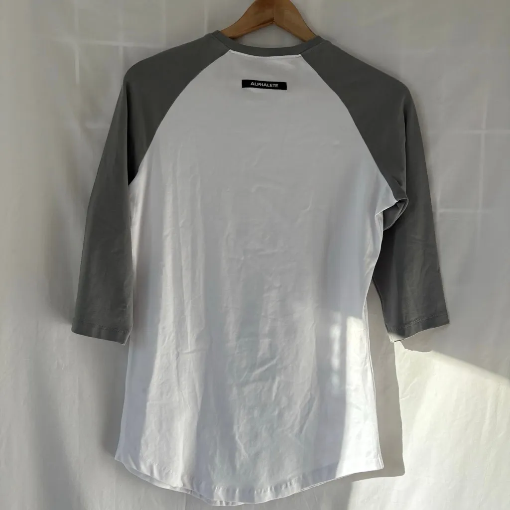 NWT Women’s Alphalete White Grey Raglan T-Shirt Size M Performance 3/4 sleeve - Image 6
