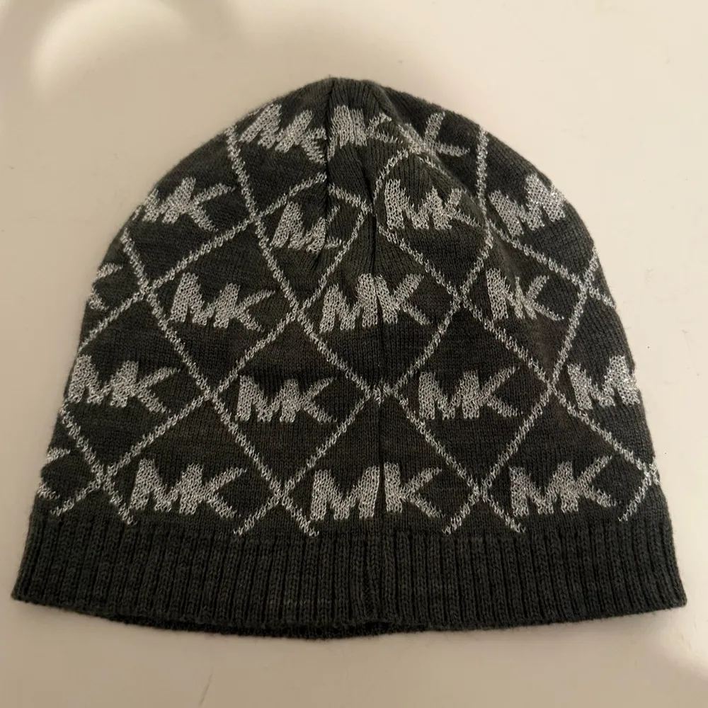 MICHAEL Michael Kors Beanie Knit Hat Cap Dark Gray Metallic Silver Logo - Image 3