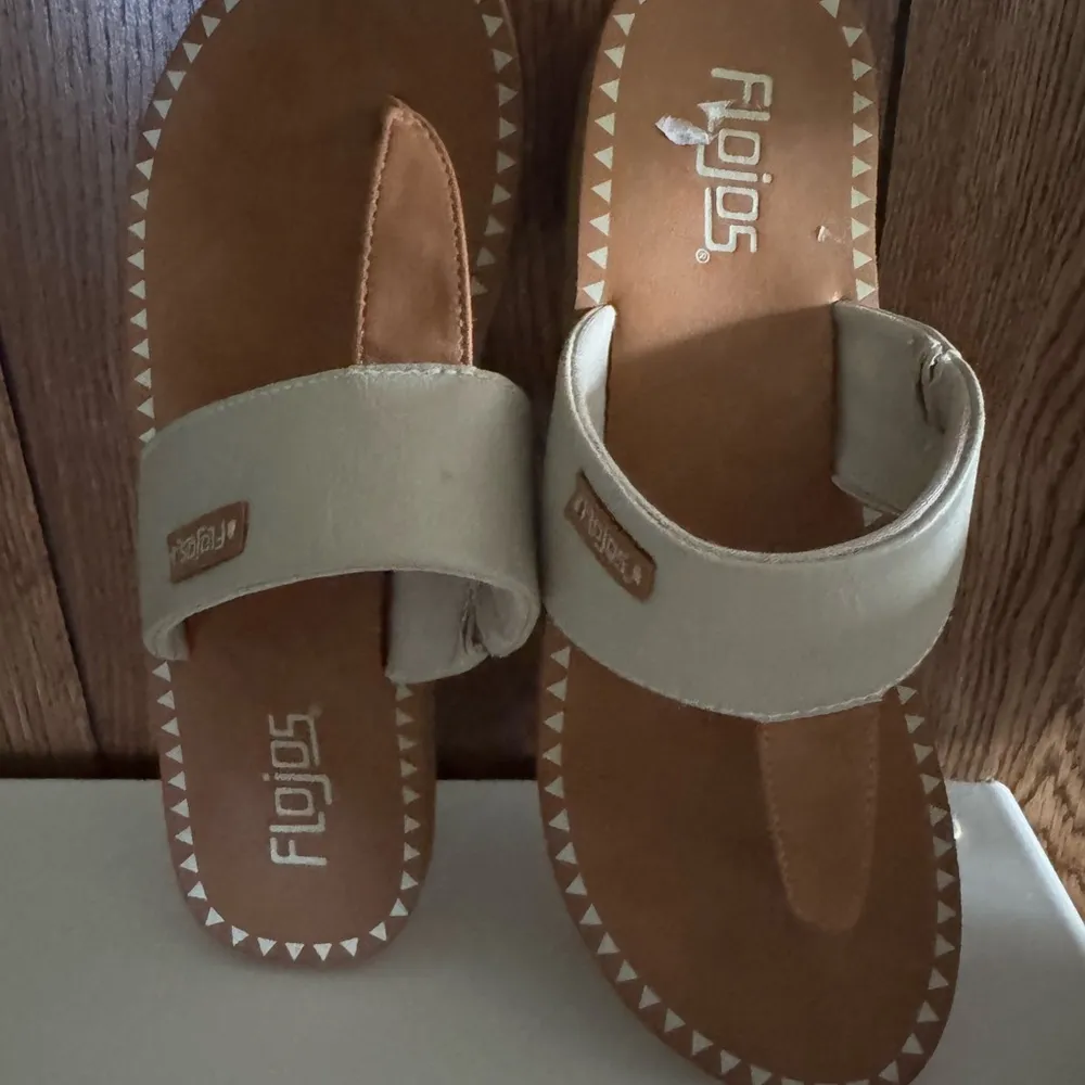 Flojo Sandals Brown Size 6.5 - Image 3