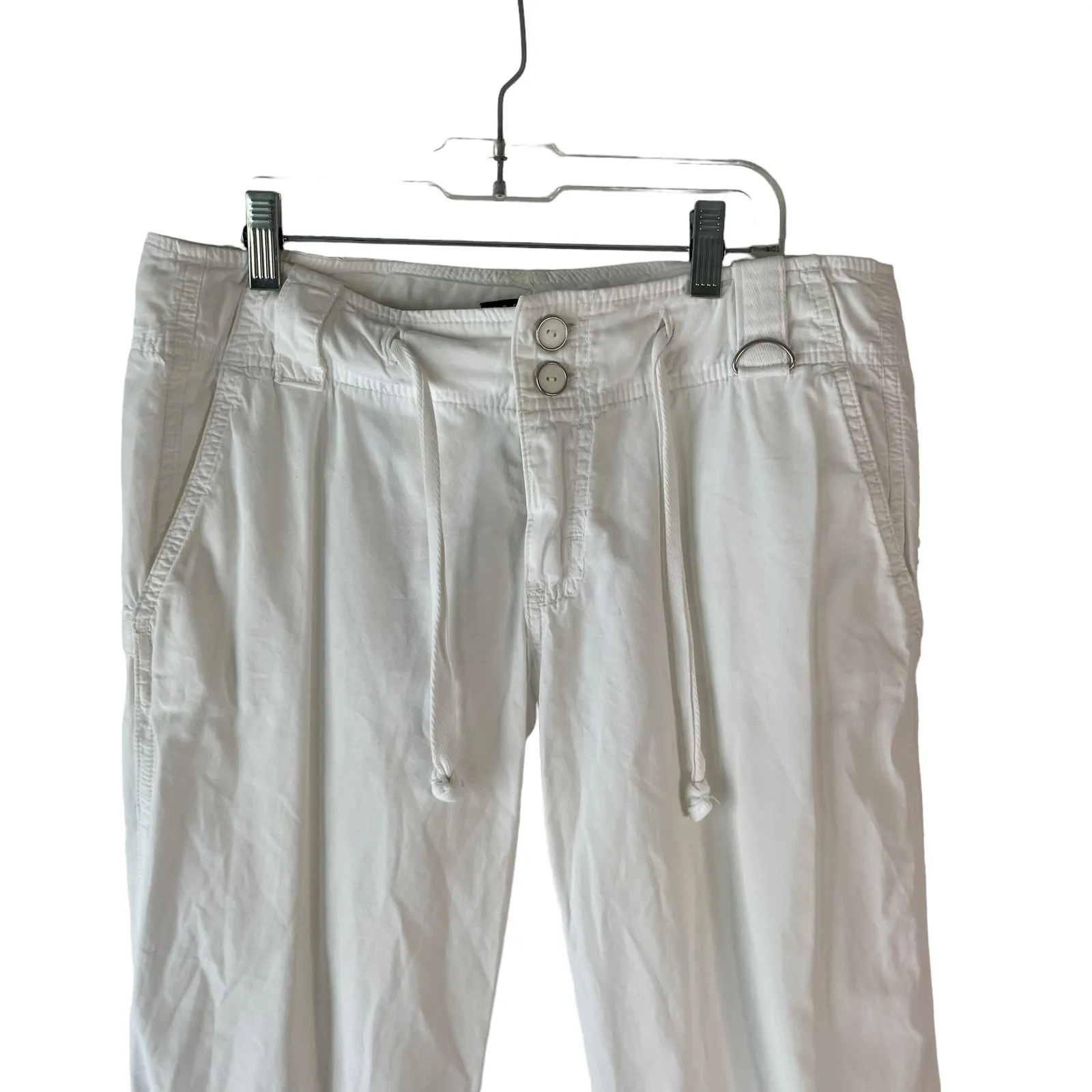 Sanctuary‎ Women's Size Small White Cargo Capri Pants - Image 2