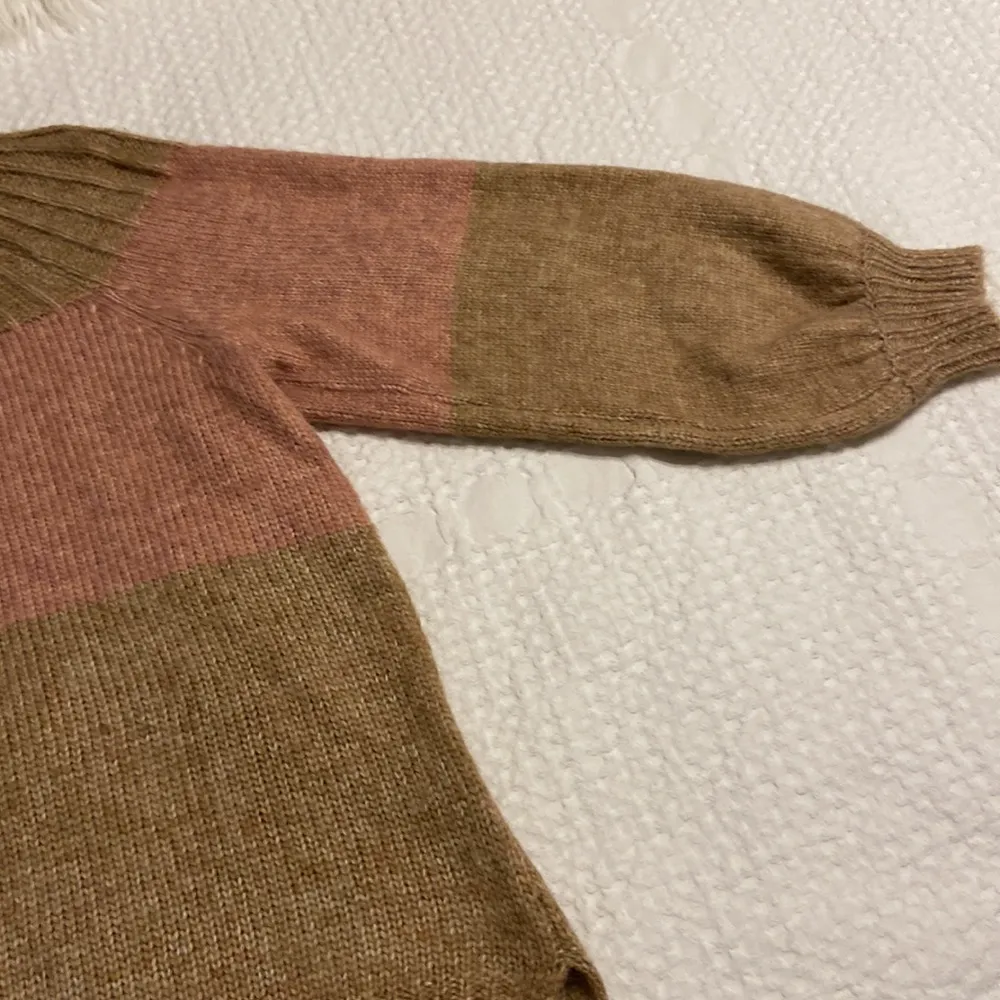 LUSH Sweater size S excellent condition so beautiful sweater mocha pink color - Image 9