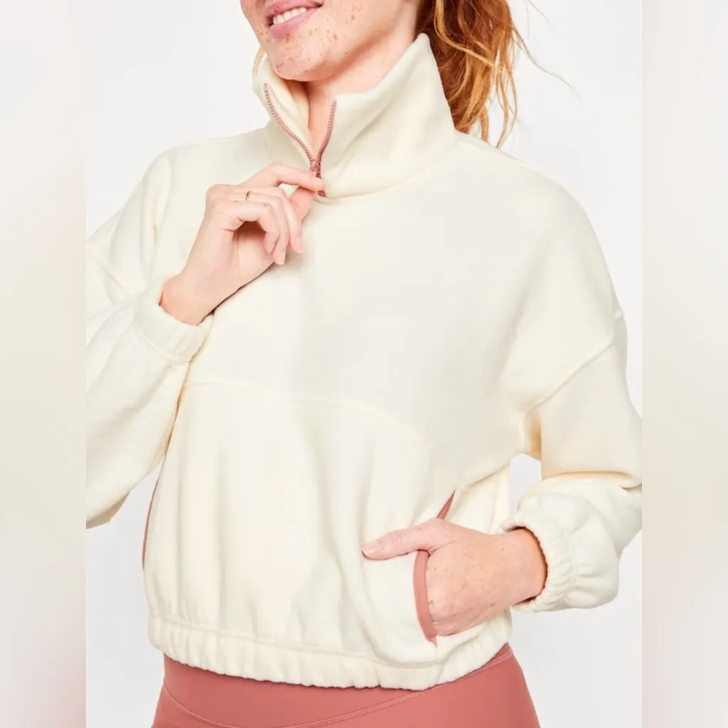 Old Navy Micro Fleece Cropped Pullover NWT Women’s Small Creme De La Creme - Image 4