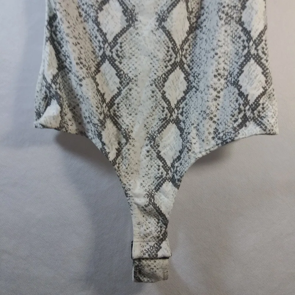 LE LIS One Shoulder Womens Snakeskin Bodysuit Size Small - Image 5