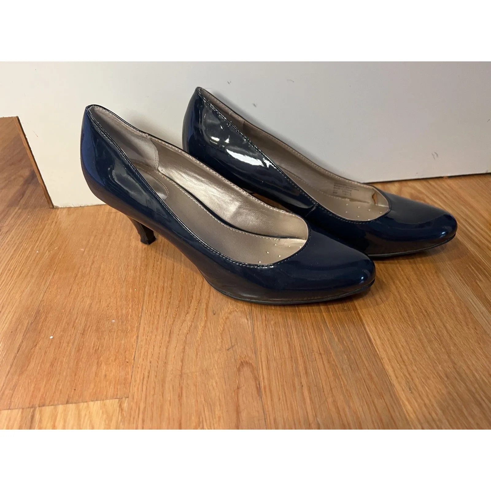 Alfani Shoes Womens Size 9 Navy Patent Denny Pumps Kitten Heel Comfort Dress - Image 3