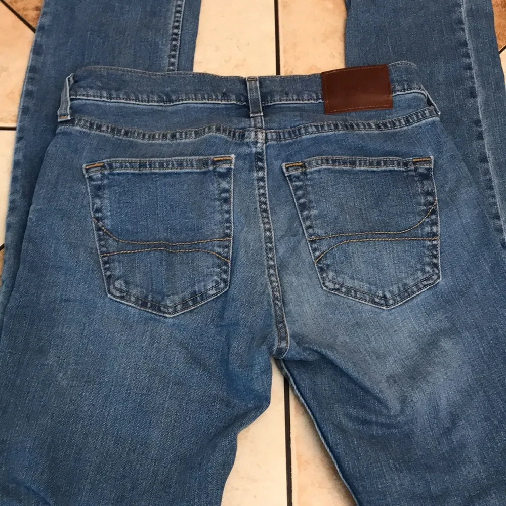 Hollister slim straight denim jeans size 28 - Image 3