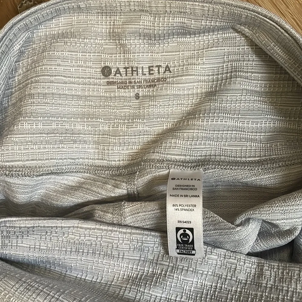 Athleta Light Grey Athletic Leggngs Size Small - Image 5