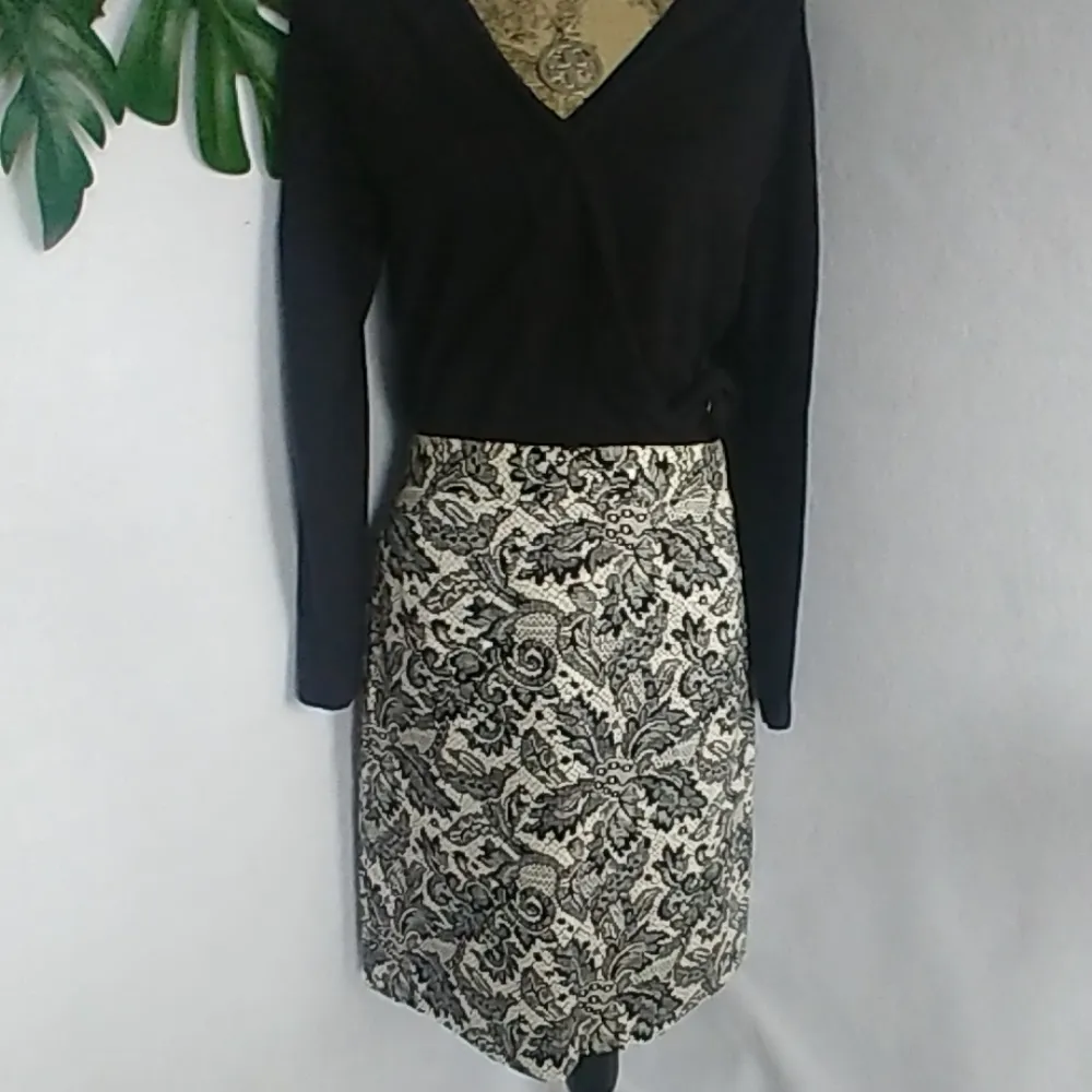 Van Heusen Lace Design Skirt - Image 5