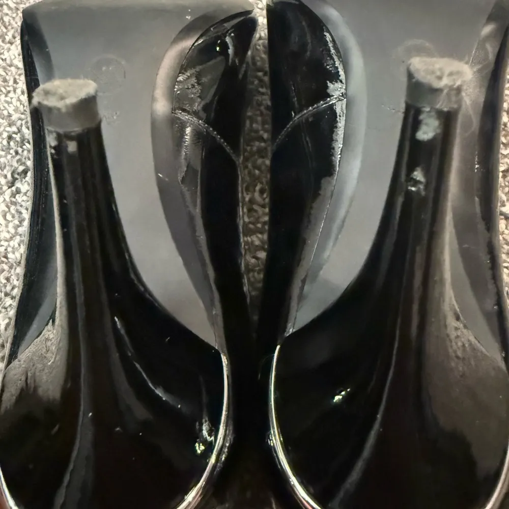 Michael kors black patent v heels size 8 - Image 5