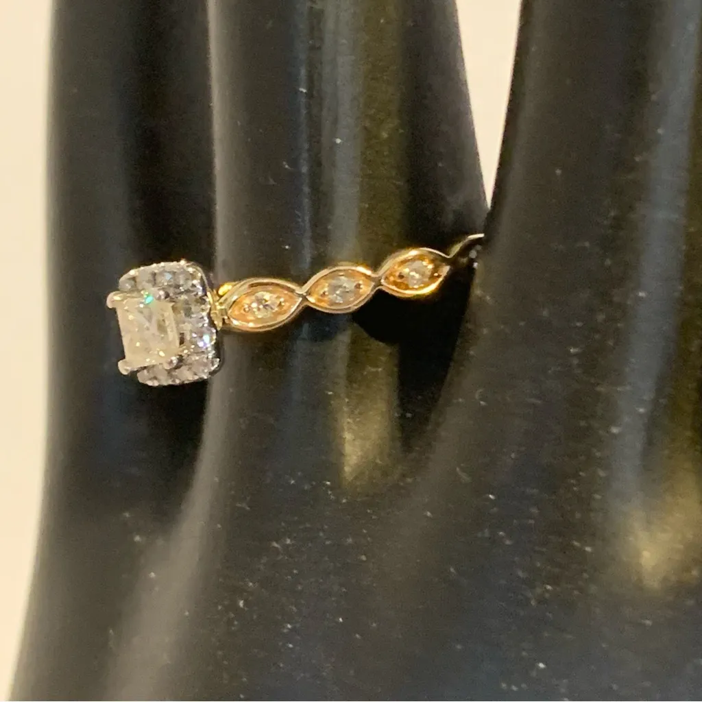 10K SOLID YELLOW GOLD PRINCESS CUT .36 CTW GENUINE DIAMOND RING (6.75) White - Image 5