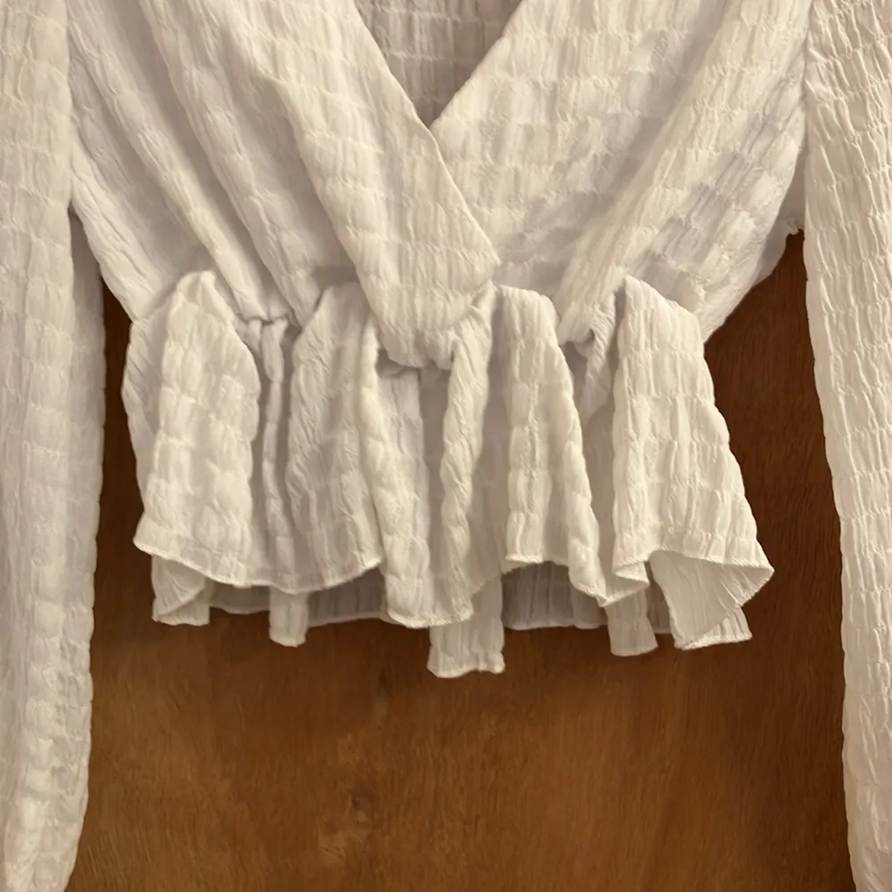Romwe fairy core white cropped blouse size small - Image 2