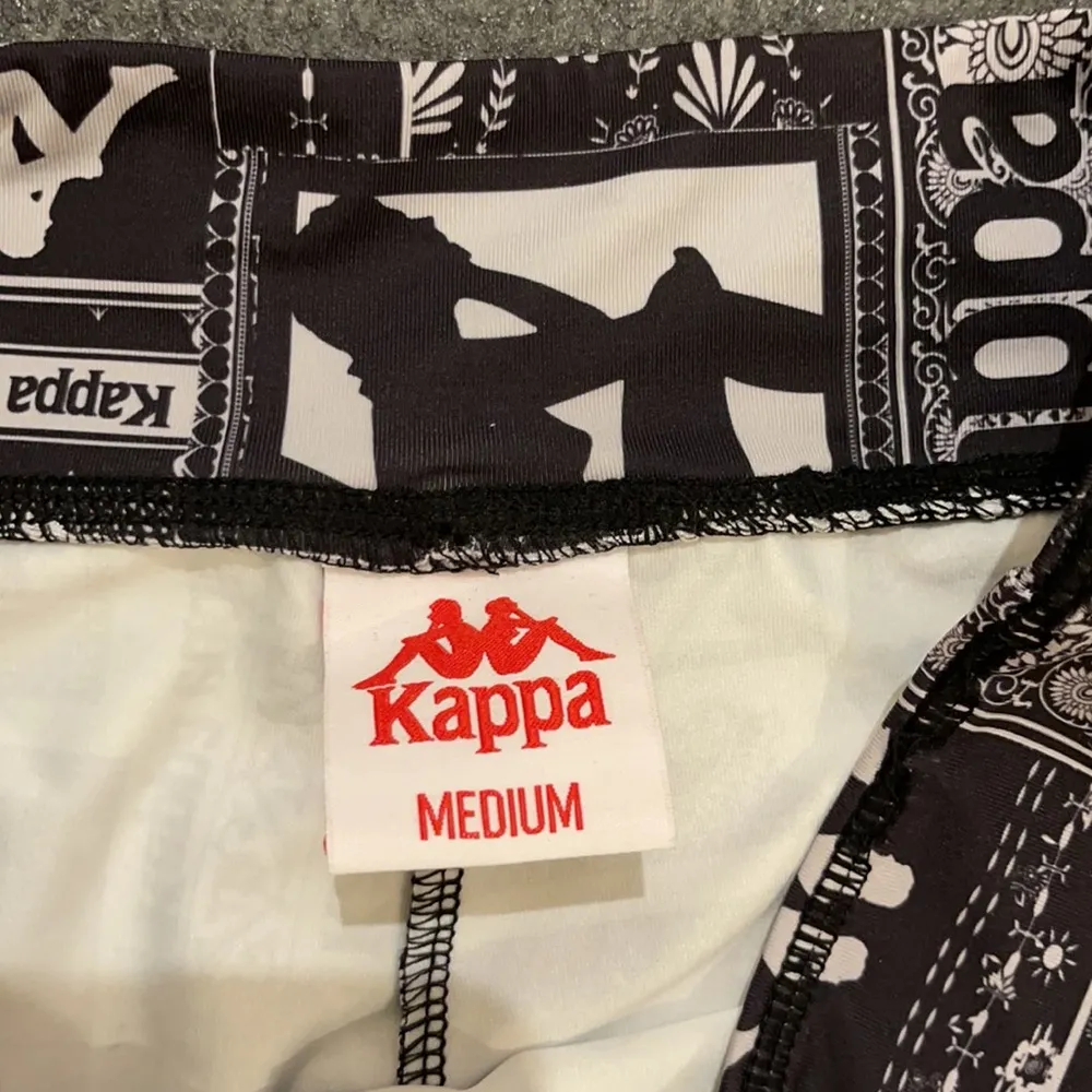 Kappa  Biker Shorts Size Medium - Image 12