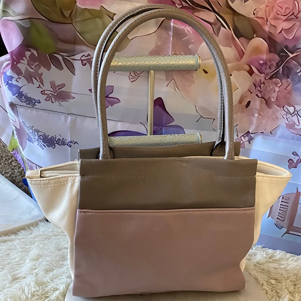 Jenifer Lopez  Multi-Tone Tote Bag in Cream, Tan, and Pink - Image 2