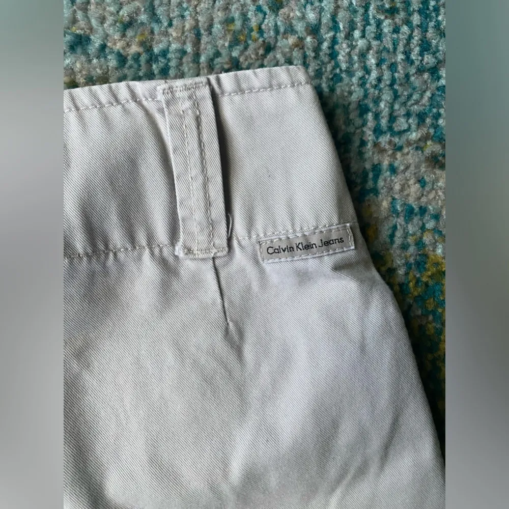 Vintage 90s Y2K CK Calvin Klein tan cargo khaki shorts, size 8 - Image 5