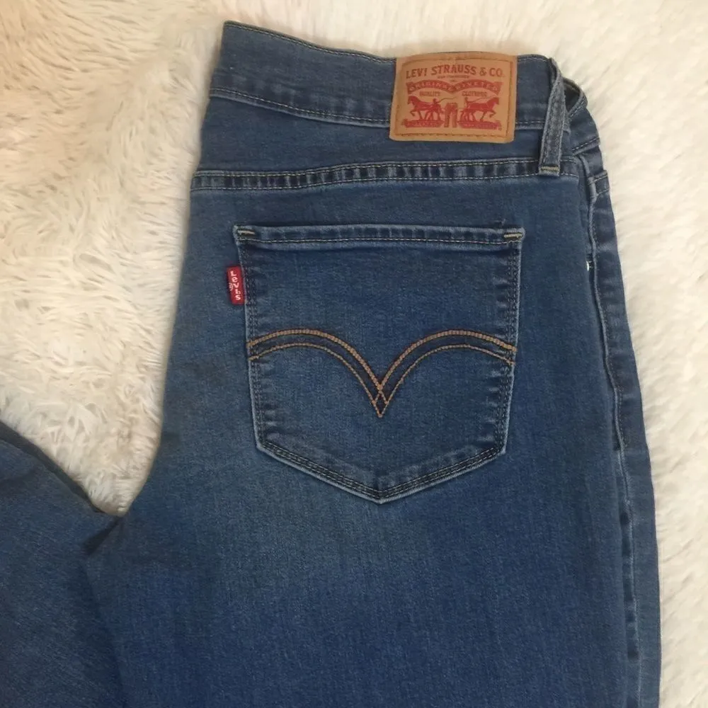 Levi’s Big Booty Stretch Jeans! Hugs curves! - Image 4