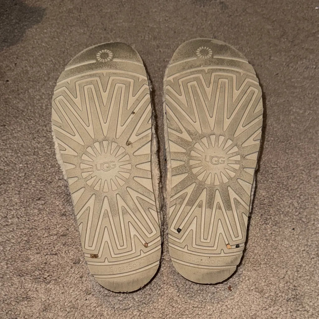 UGG Cozy Fuzzy Slippers - Image 3
