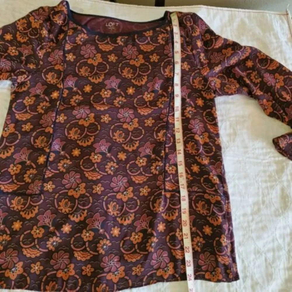 𝅺Ann Taylor Loft vintage Womens Small Blouse Burgundy Floral Bell Sleeve Top - Image 5