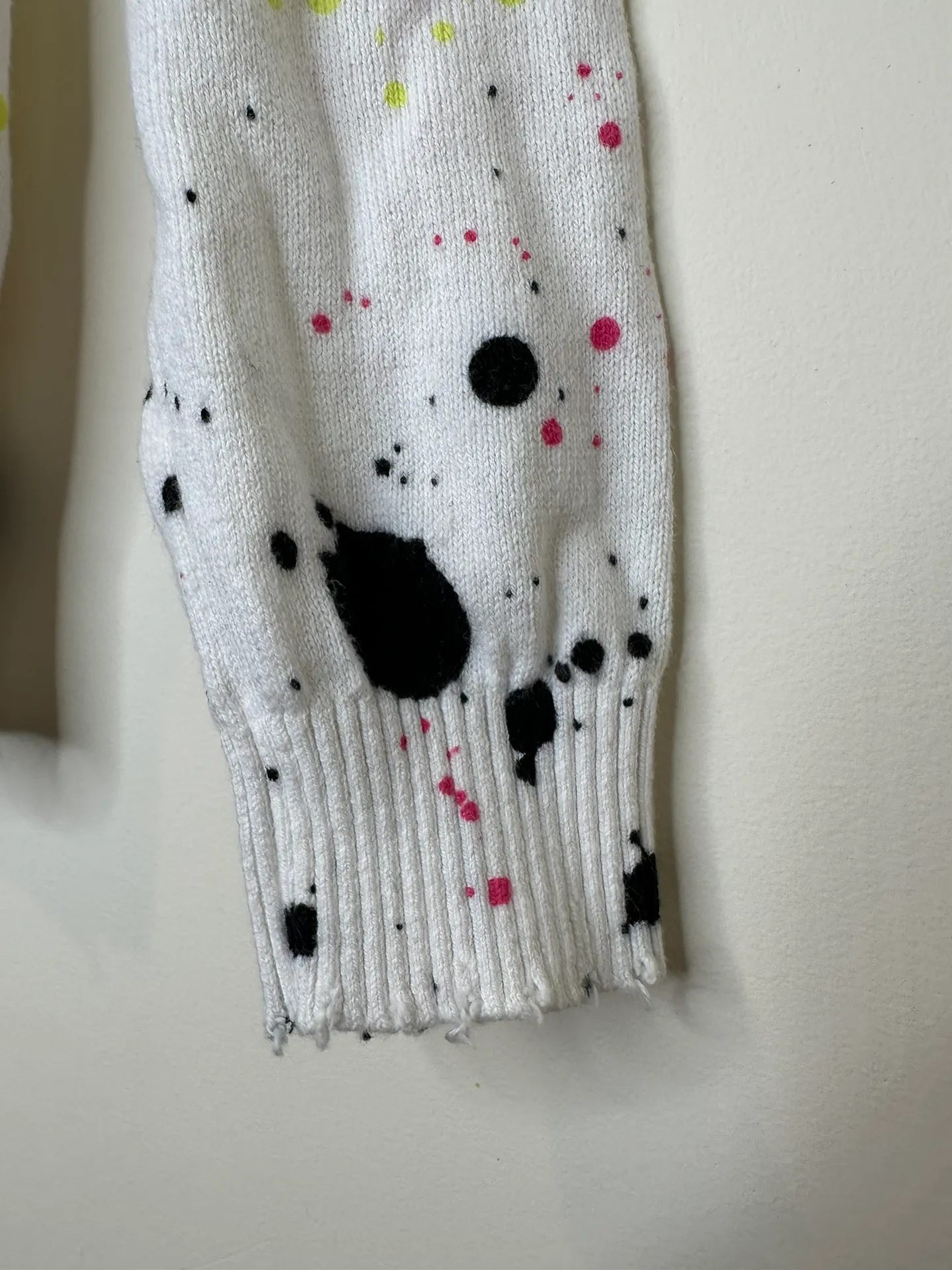 Decker Luxe Colorful Paint Splatter V-neck Distressed Trim Sweater in White - XS - Image 5