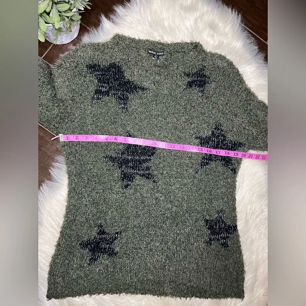Moral Fiber olive green w/black and silver stars fuzzy sweater sz 1X - Image 4