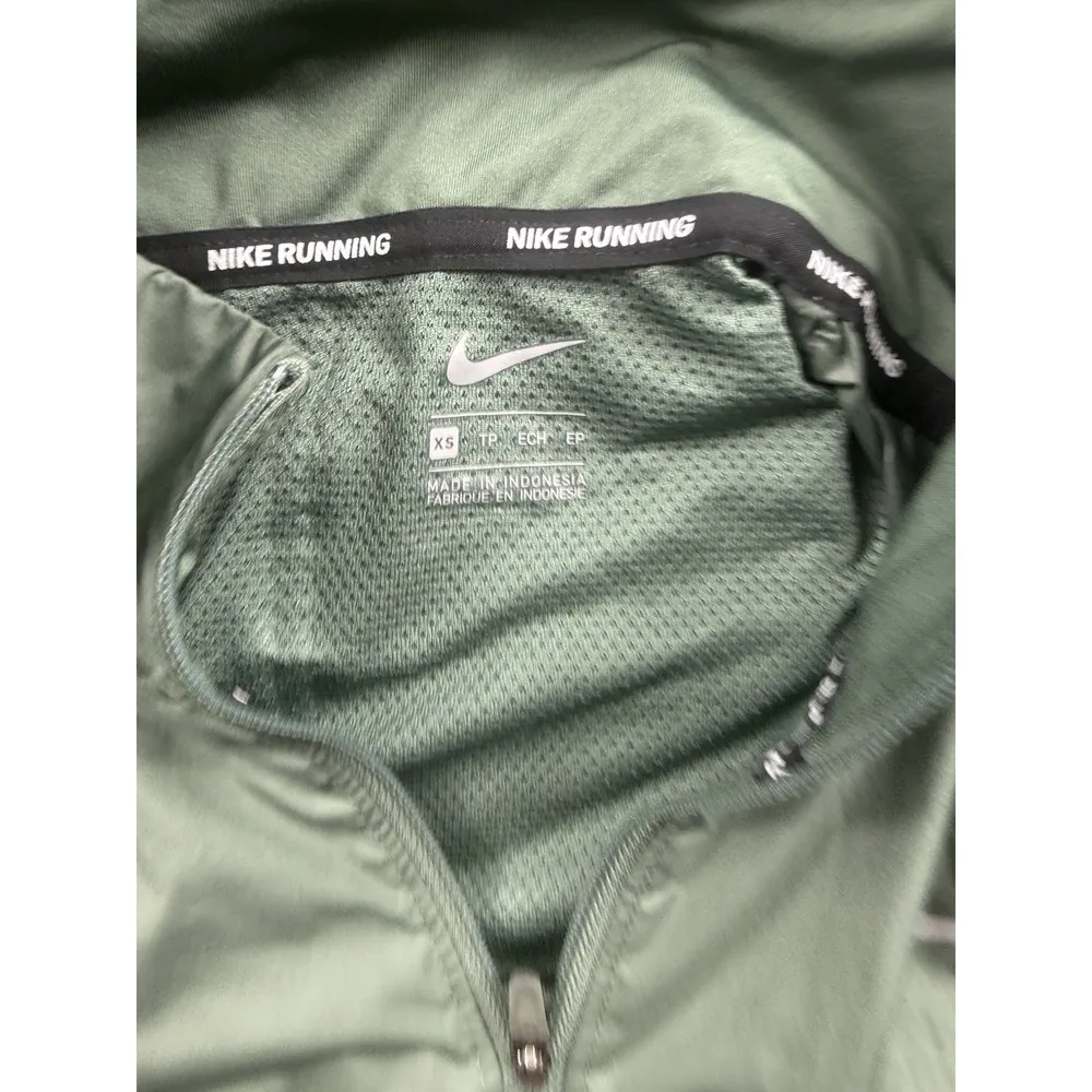 Nike Jacket Women's Size XS Green Repel Running Windbreaker  CJ5556-395 - Image 2