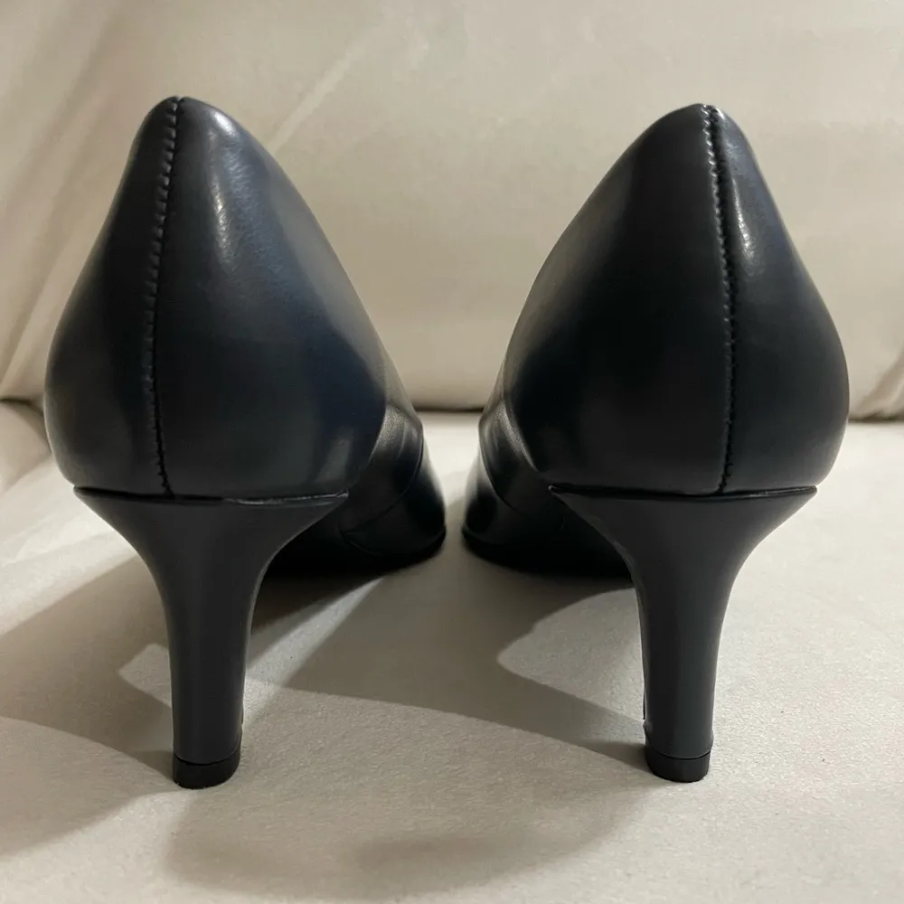 New Easy Street Navy 2.5” Heels Pumps Size 7.5 - Image 8