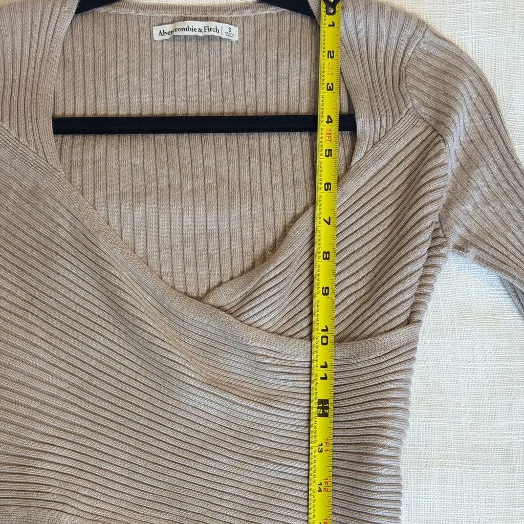 Abercrombie and Fitch NWT Luxeloft Wrapped Crop Sweater Size Small Tan Taupe - Image 4