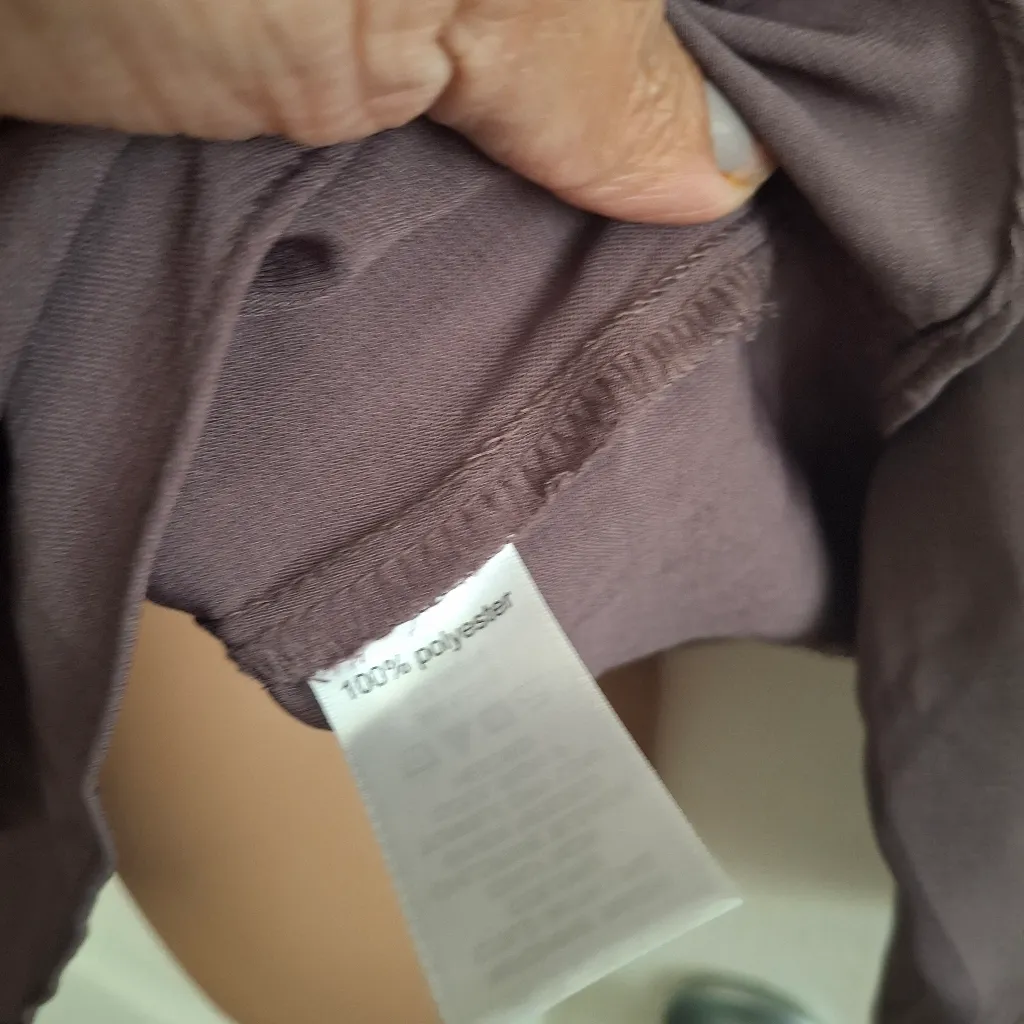 Maurices Sz 1 Women's V-Neck Roll-Up Sleeve Top - NWOT - Image 7