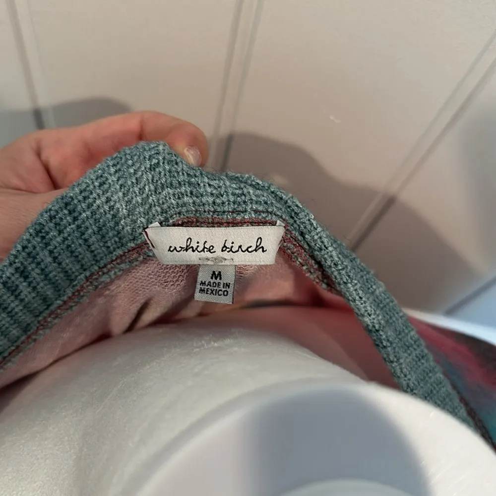 White Birch  Medium Fuchsia Tie Dye V-Neck Pullover Sweater - Image 10