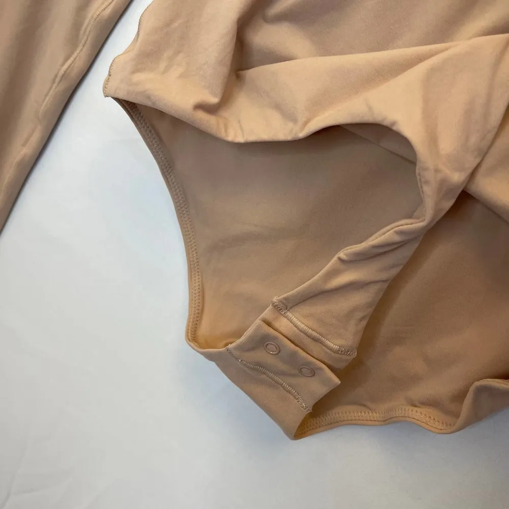 Essential Crew Neck Long Sleeve Bodysuit Size Small Mica Beige NEW - Image 6