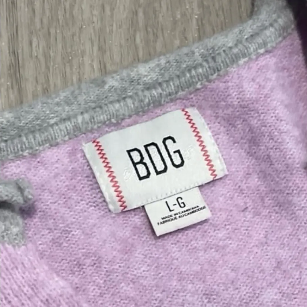 BDG Lavender V-Neck Sweater with Gray Trim - Image 2
