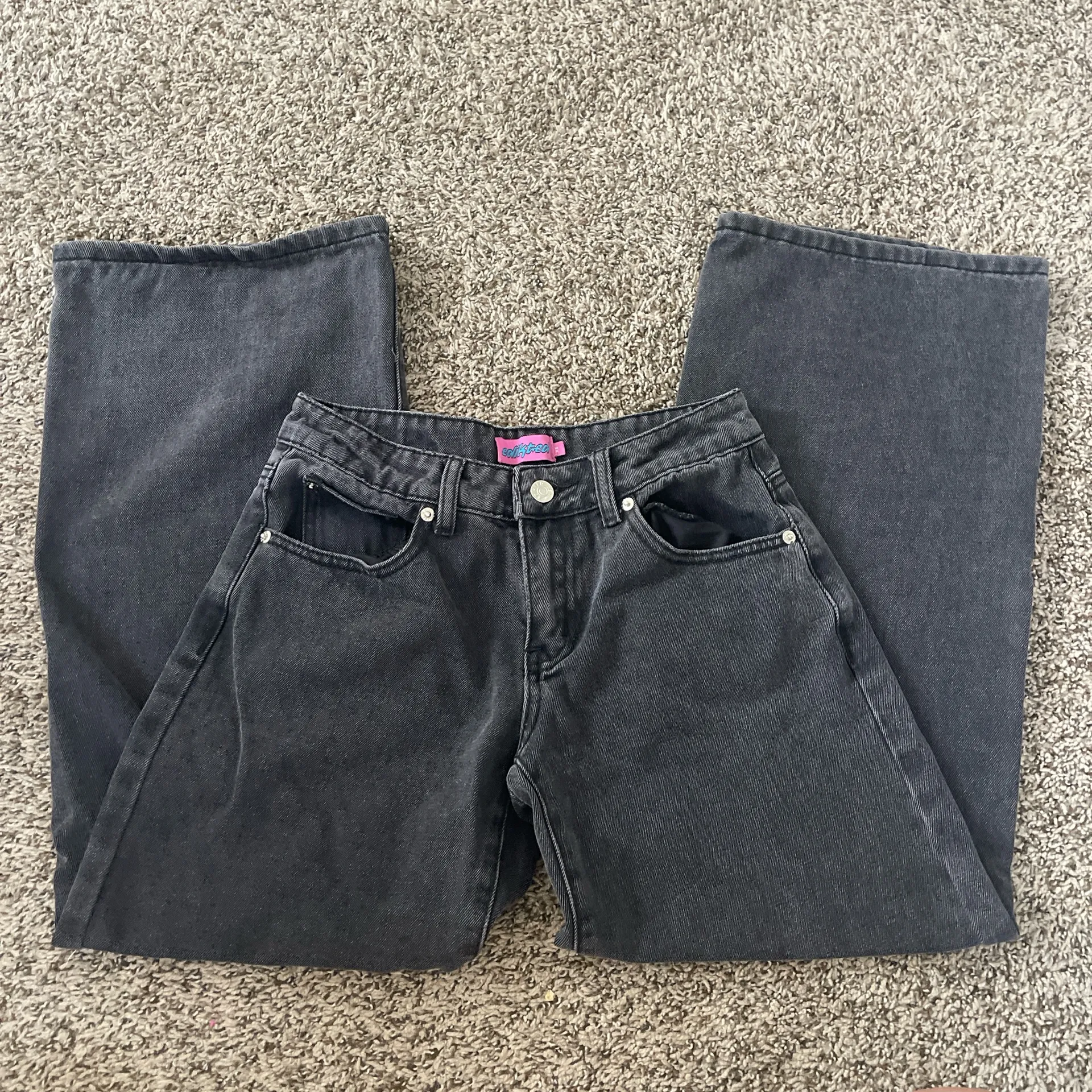 Edikted Raelynn Washed Low-Rise Jeans Petite XS - Image 2