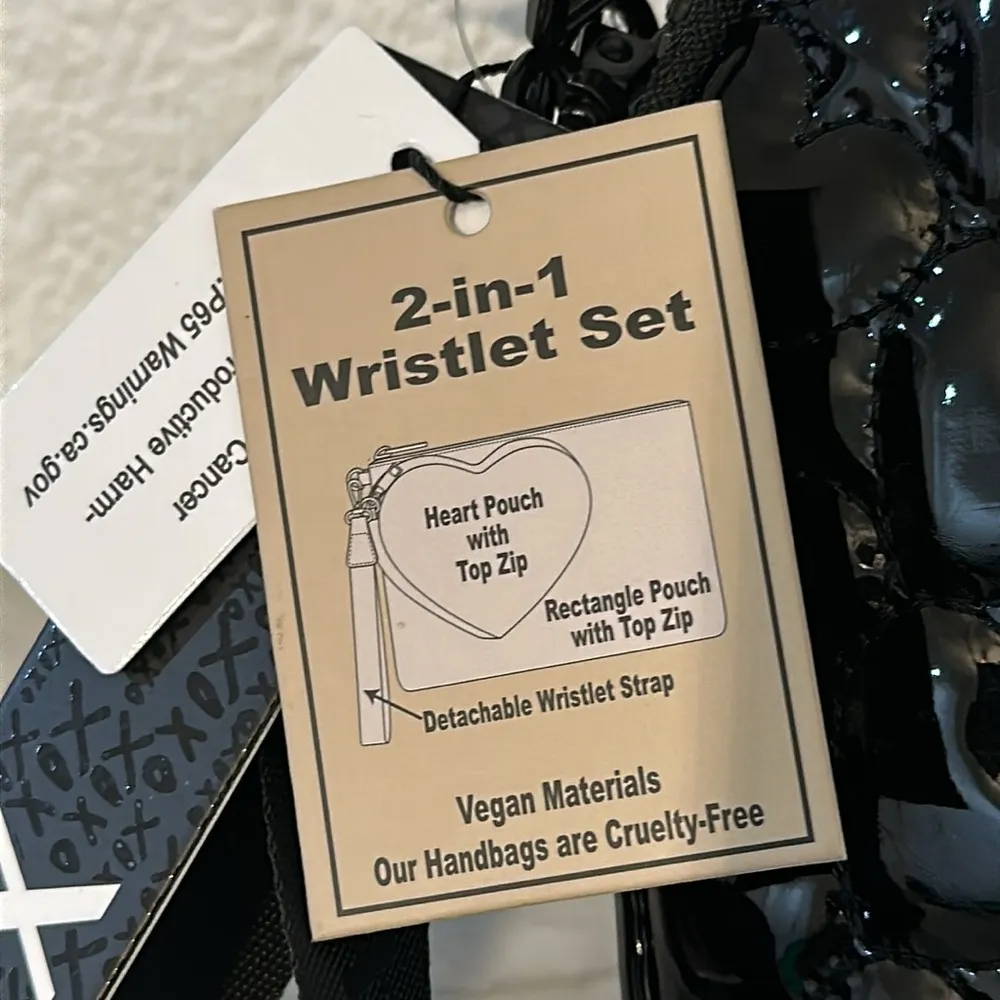 XOXO Women's Black 2-in-1 Rectangle and Heart Faux Leather Puffer Wristlet Set - Image 6