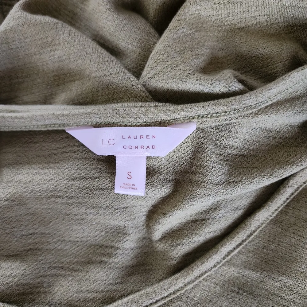 LC Lauren Conrad Vintage Olive Vneck Puff Sleeve Knit Top Size Small - Image 6