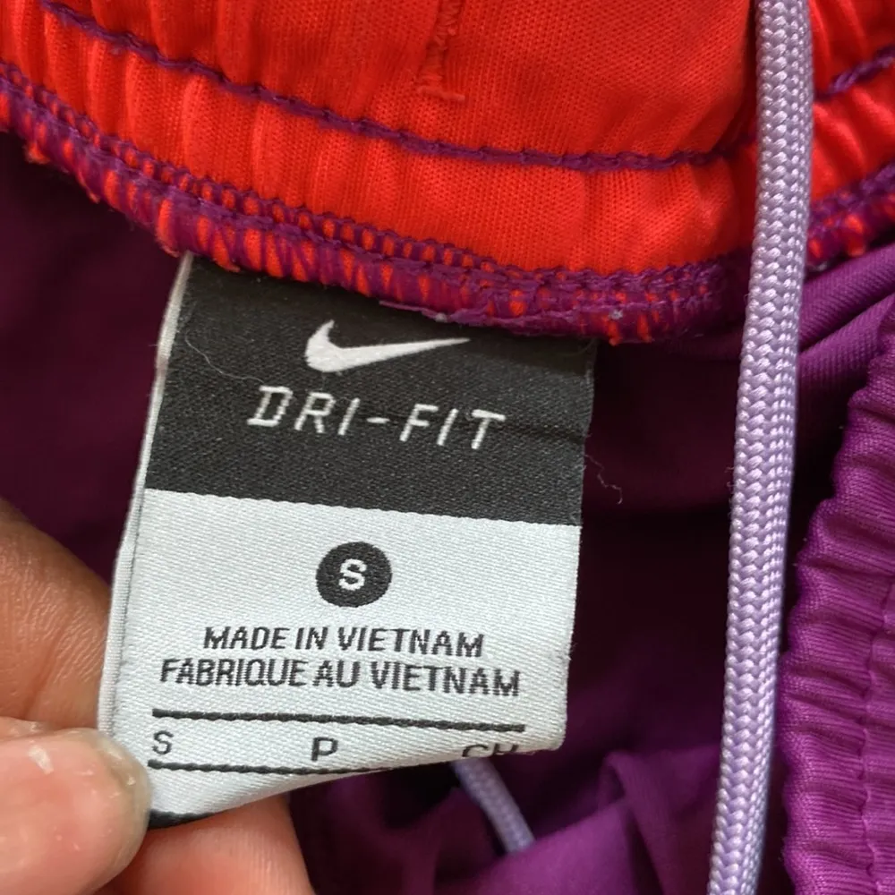 Nike Shorts SIZE S - Image 3