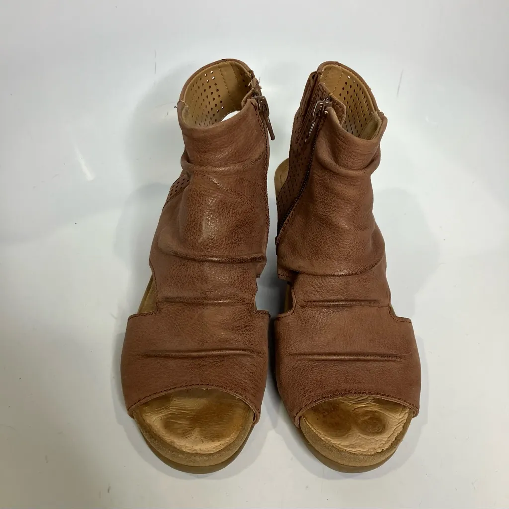 Earth sweet pea leather wedge ankle sandals peep toe womens size 6.5 boho casual Tan - Image 2