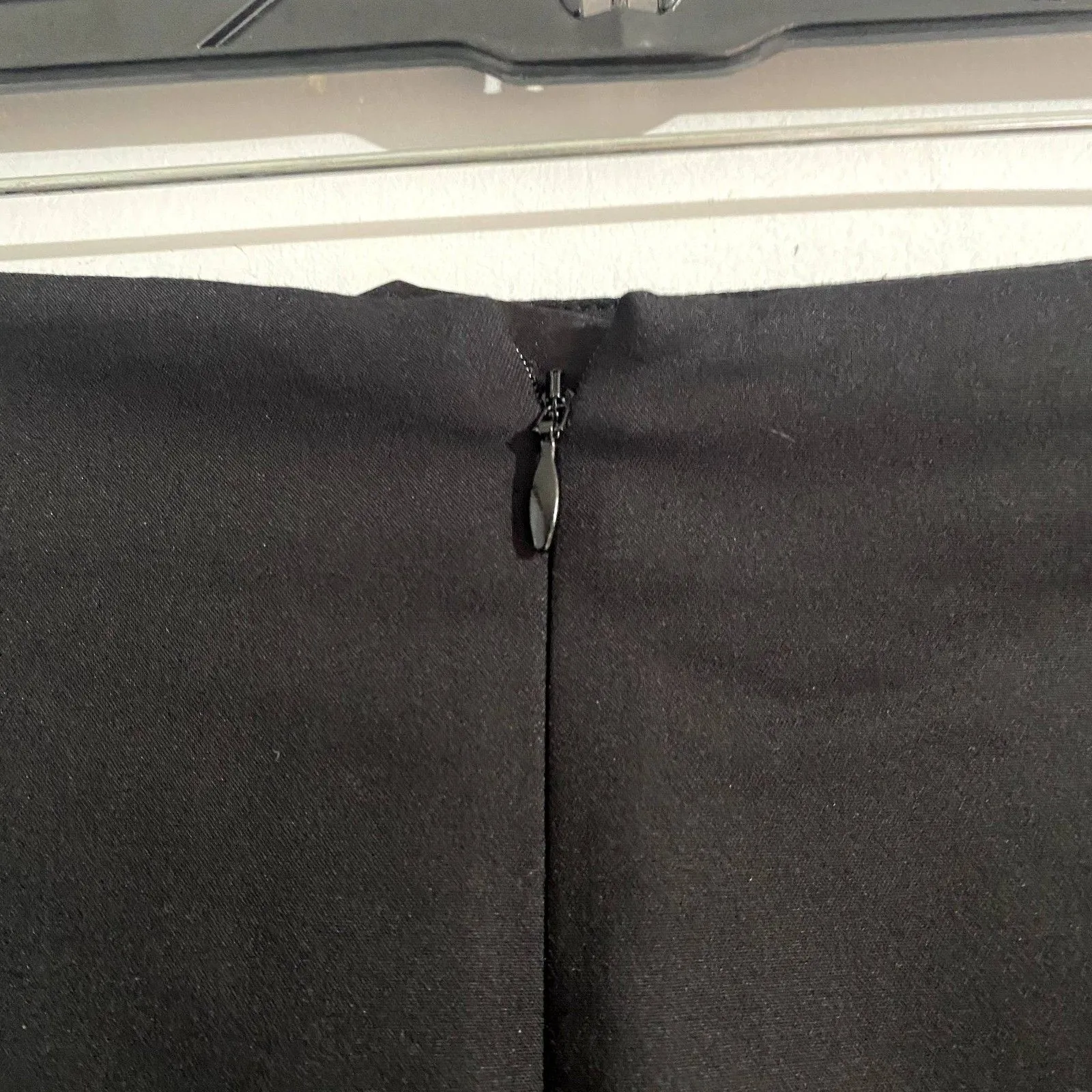 NEW Doncaster Collection Knee Length Pencil Skirt Solid Black Classic Size 8 - Image 3