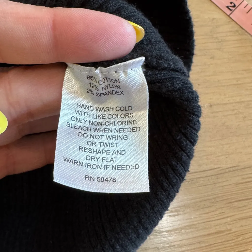 Skyr black Aztec 1/4 zip sweater black white size large - Image 3