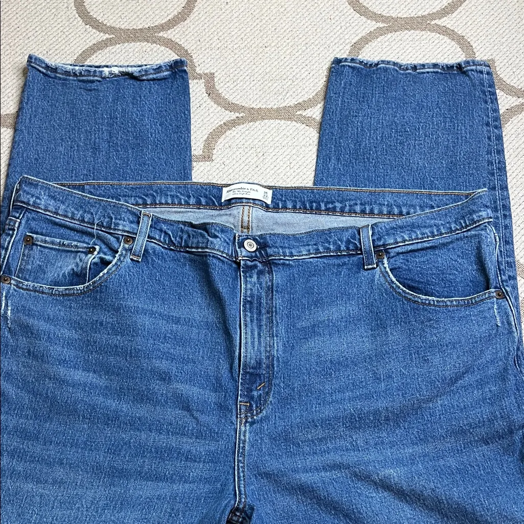 Abercrombie & fitch The 90’s Straight Ultra High Rise distressed jeans,size 22 - Image 2