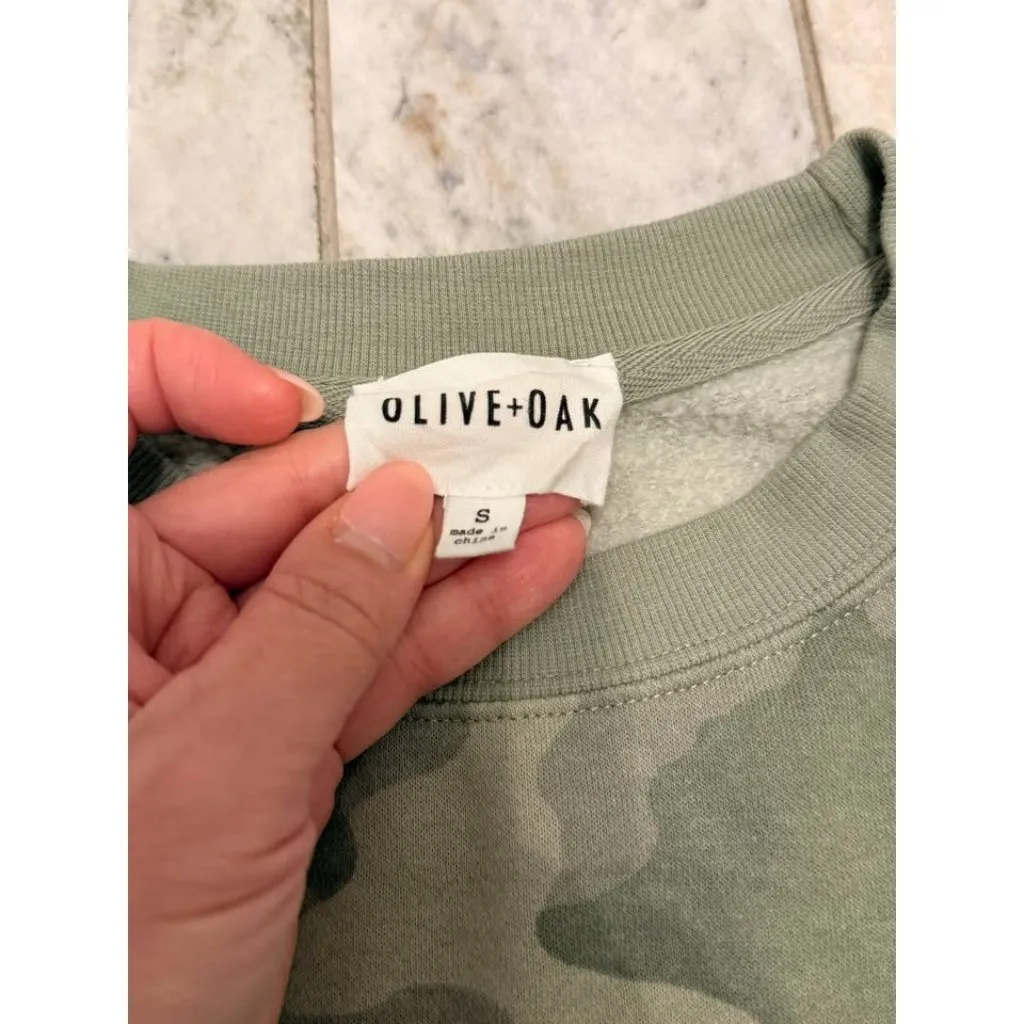 NEW Olive & Oak women's size small green camo fleece lined sweatshirt - Image 2