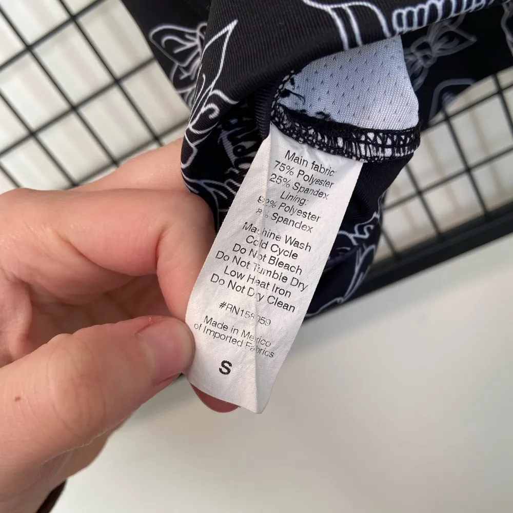 NWOT |‎ Renegade Babes women’s longline skull patterned sports bra — small Black - Image 4