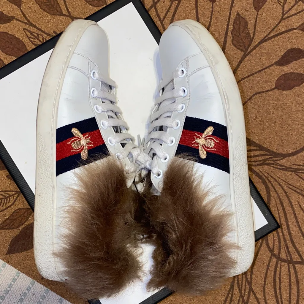 Gucci  White Sneakers with Brown Fur Trim - Image 13