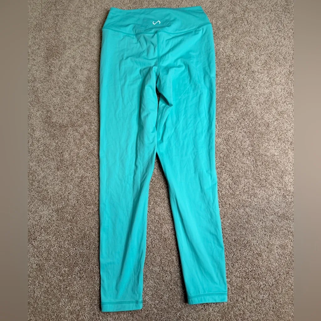 TLF X Celsius Leggings Size Large - Image 4