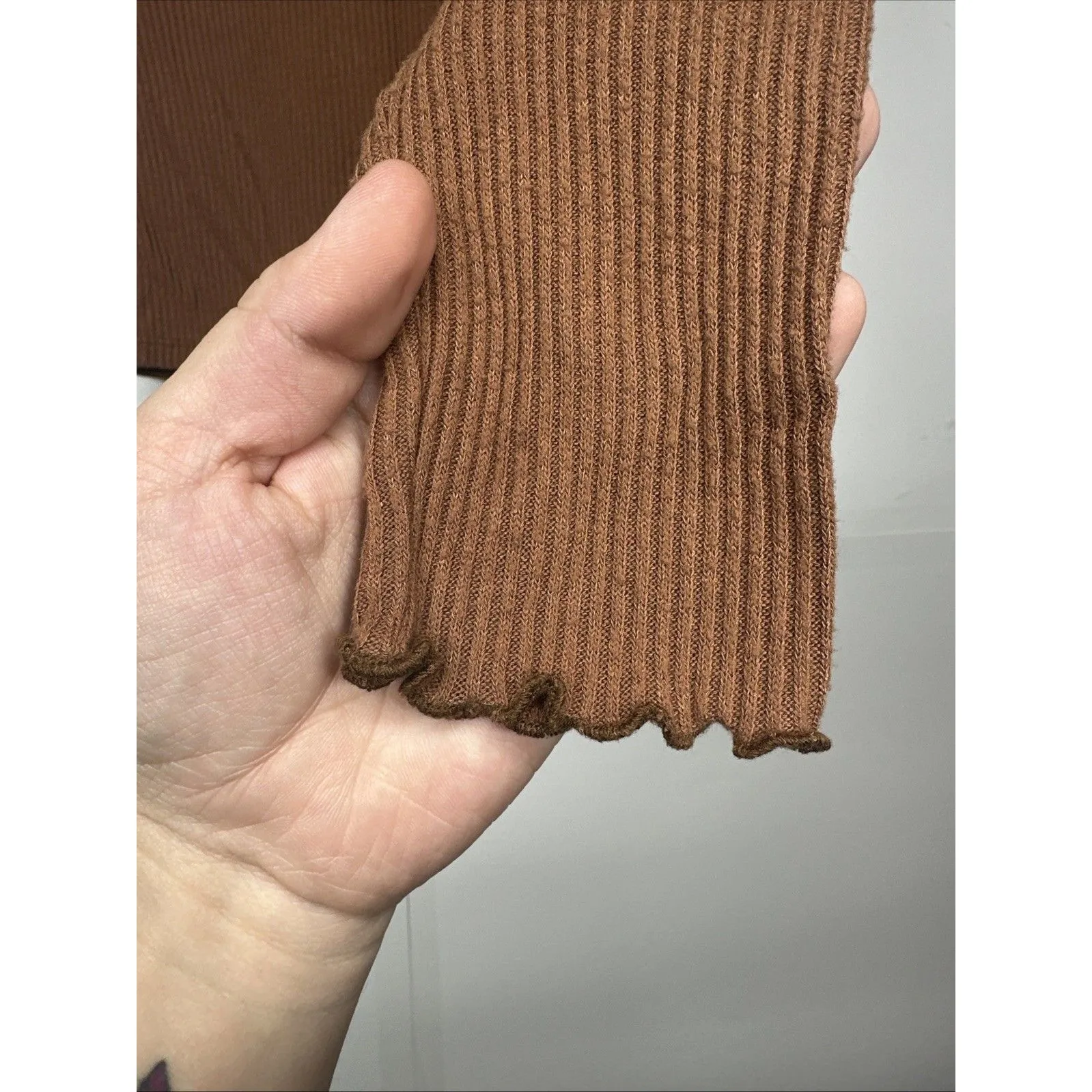 American Eagle Womens Long Sleeve Carmel Shirt Medium Henley Cropped Pullover - Image 5