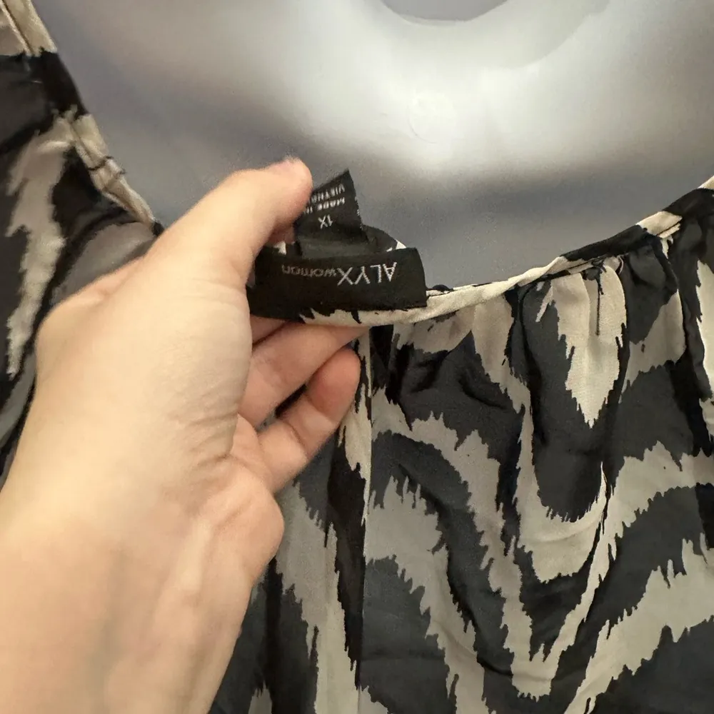 Chic Black and White Chevron Alyx Women's Top 1X Zebra - Image 6