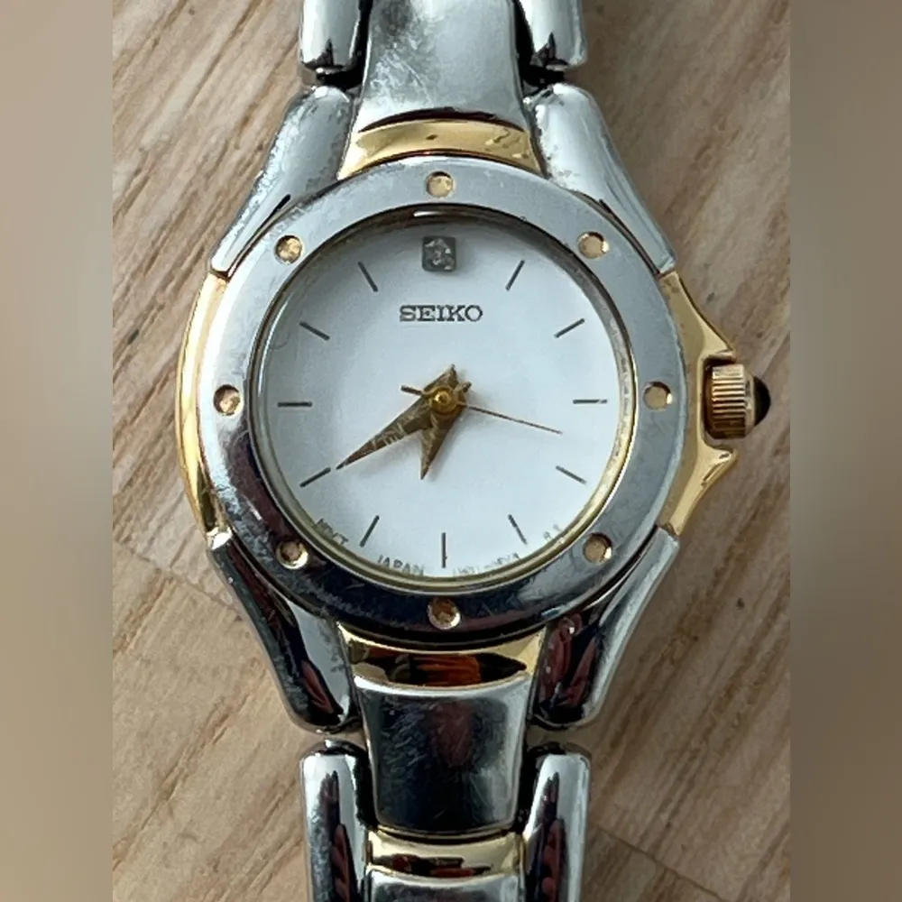 Seiko Vintage Luxury Ladies Diamond Watch Two-Tone Bracelet White Dial - Image 2